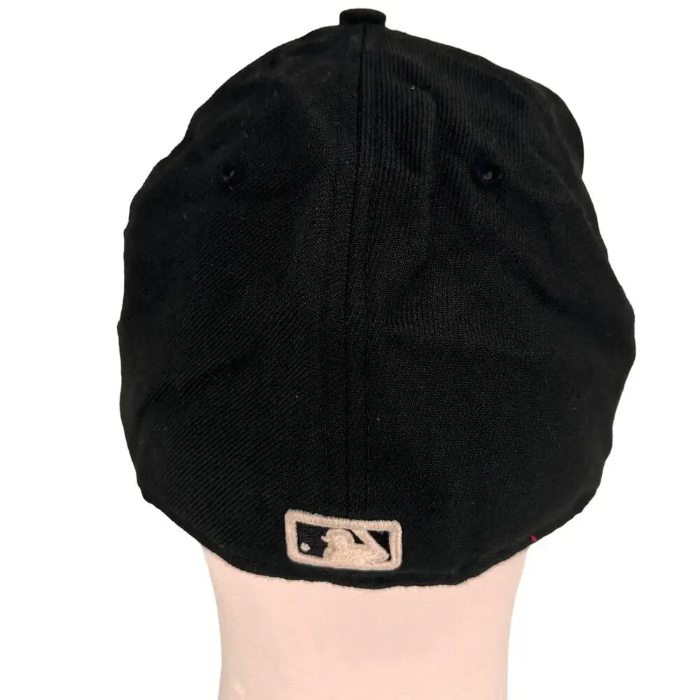 New Era New York Yankee's NLB Baseball Black & White Hat Size 7 1/2